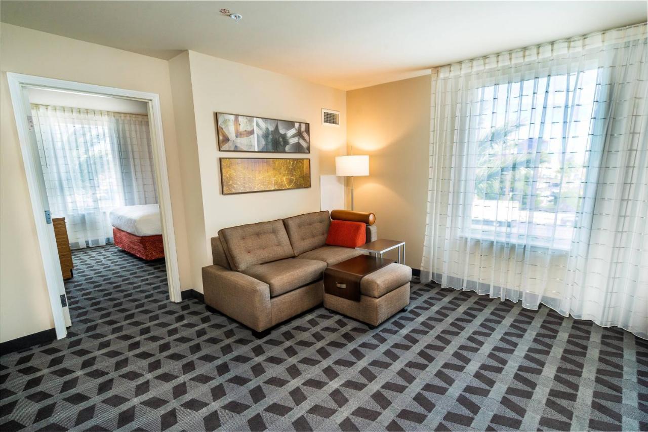Towneplace Suites By Marriott Las Vegas Stadium District Exterior photo