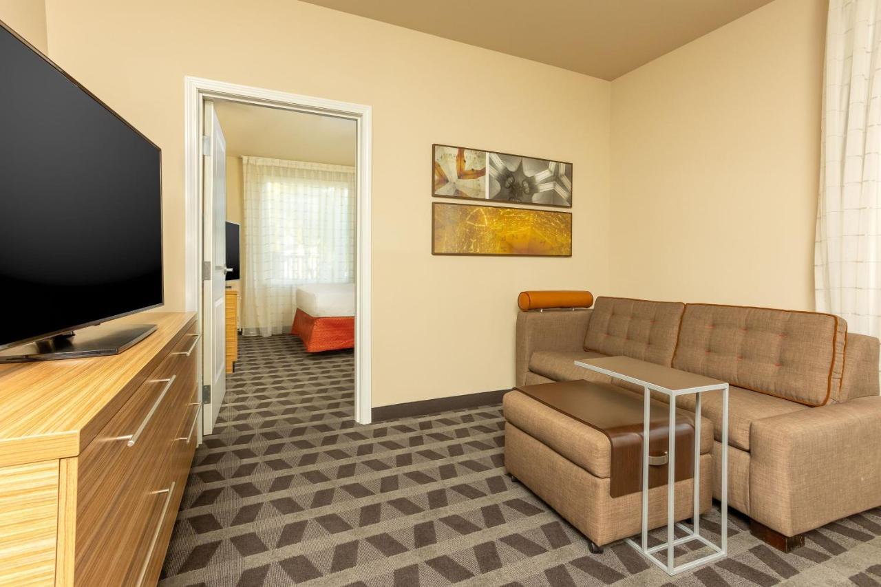 Towneplace Suites By Marriott Las Vegas Stadium District Exterior photo